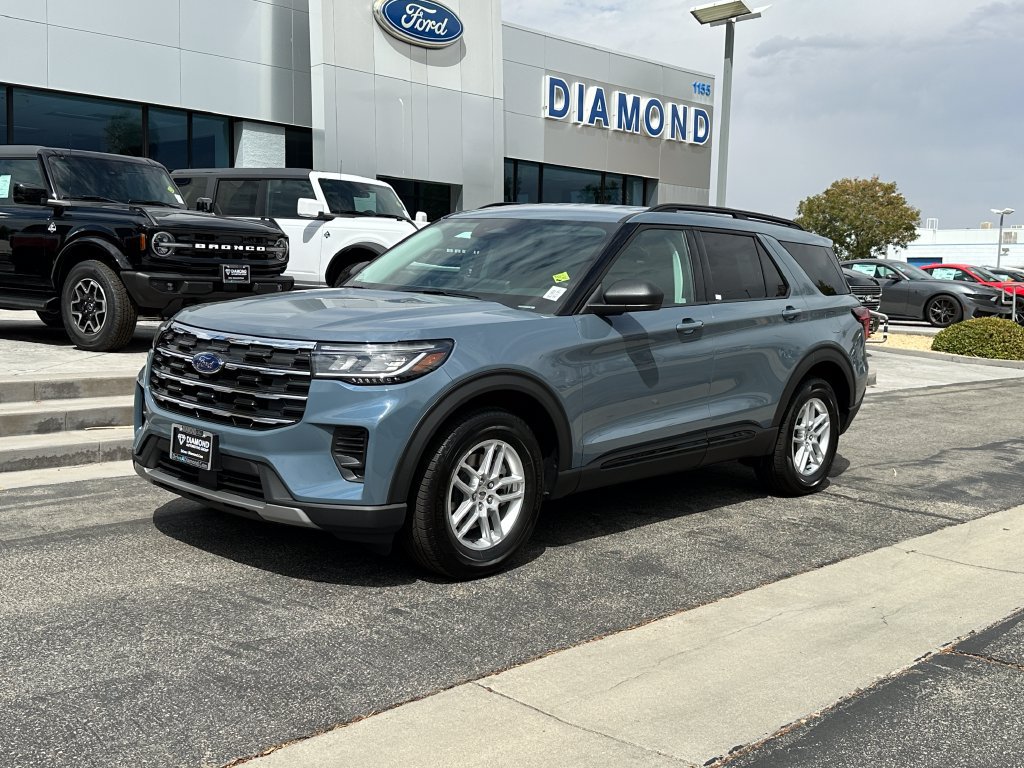 New 2026 Ford Explorer Active RWD image 2