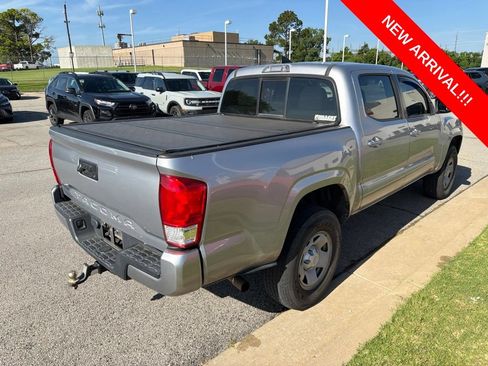 Used 2017 Toyota Tacoma SR w/ SR Convenience Package RWD image 4