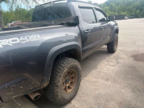 Used 2019 Toyota Tacoma TRD Off-Road AWD/4WD image 7