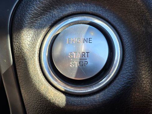 Used 2015 Mercedes-Benz SLK 350 w/ Multimedia Package image 32