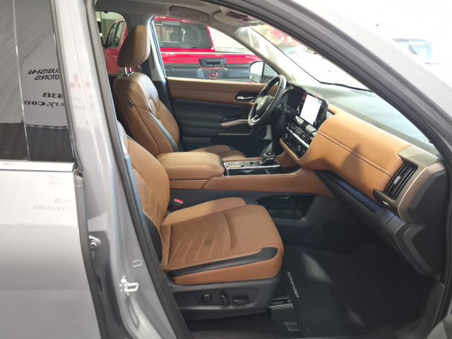 Certified 2025 Nissan Pathfinder Platinum FWD image 26