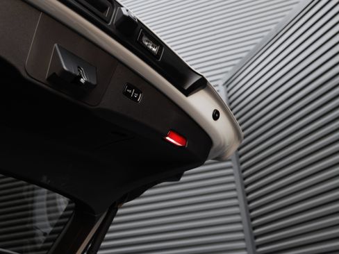 Certified 2023 Porsche Cayenne Platinum Edition AWD/4WD image 28