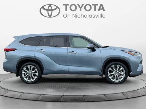 Used 2022 Toyota Highlander Limited AWD/4WD image 7