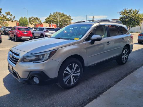Used 2018 Subaru Outback 2.5i Limited AWD/4WD image 6
