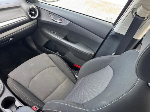 Used 2022 Kia Forte LXS image 17