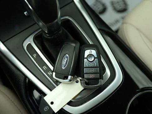 Used 2018 Ford Edge Titanium w/ Ford Safe & Smart Package AWD/4WD image 28