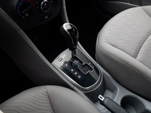 Used 2014 Hyundai Accent GLS w/ Option Group 2 image 16