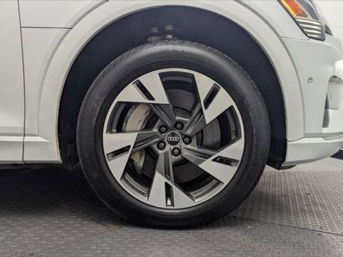 Used 2021 Audi e-tron Premium w/ Convenience Plus Package image 34