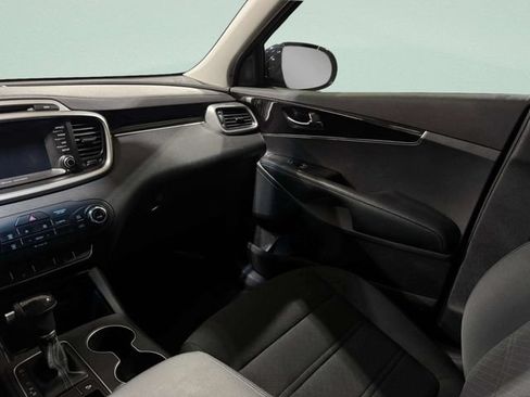 Used 2018 Kia Sorento FWD V6 w/ LX V6 Convenience Package image 12