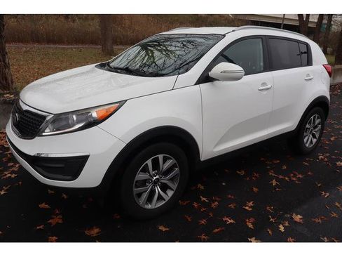 Used 2015 Kia Sportage LX image 2