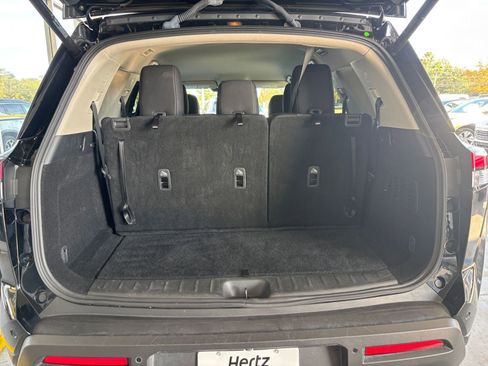 Used 2025 Nissan Pathfinder SV image 32