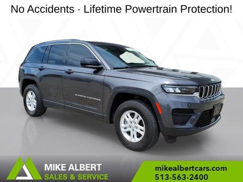 Used 2023 Jeep Grand Cherokee Laredo AWD/4WD image 1