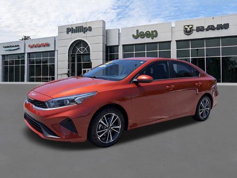 Used 2022 Kia Forte LXS w/ LXS Technology Package FWD image 7