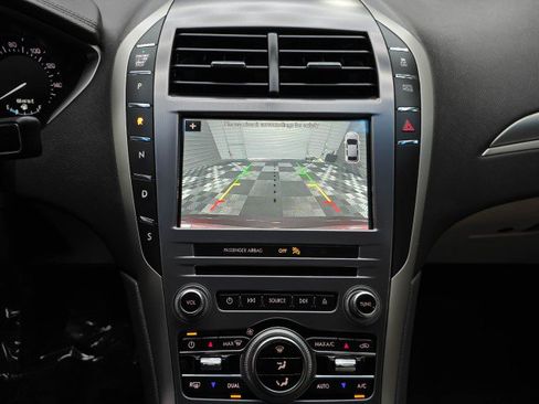 Used 2018 Lincoln MKZ Premiere FWD image 25