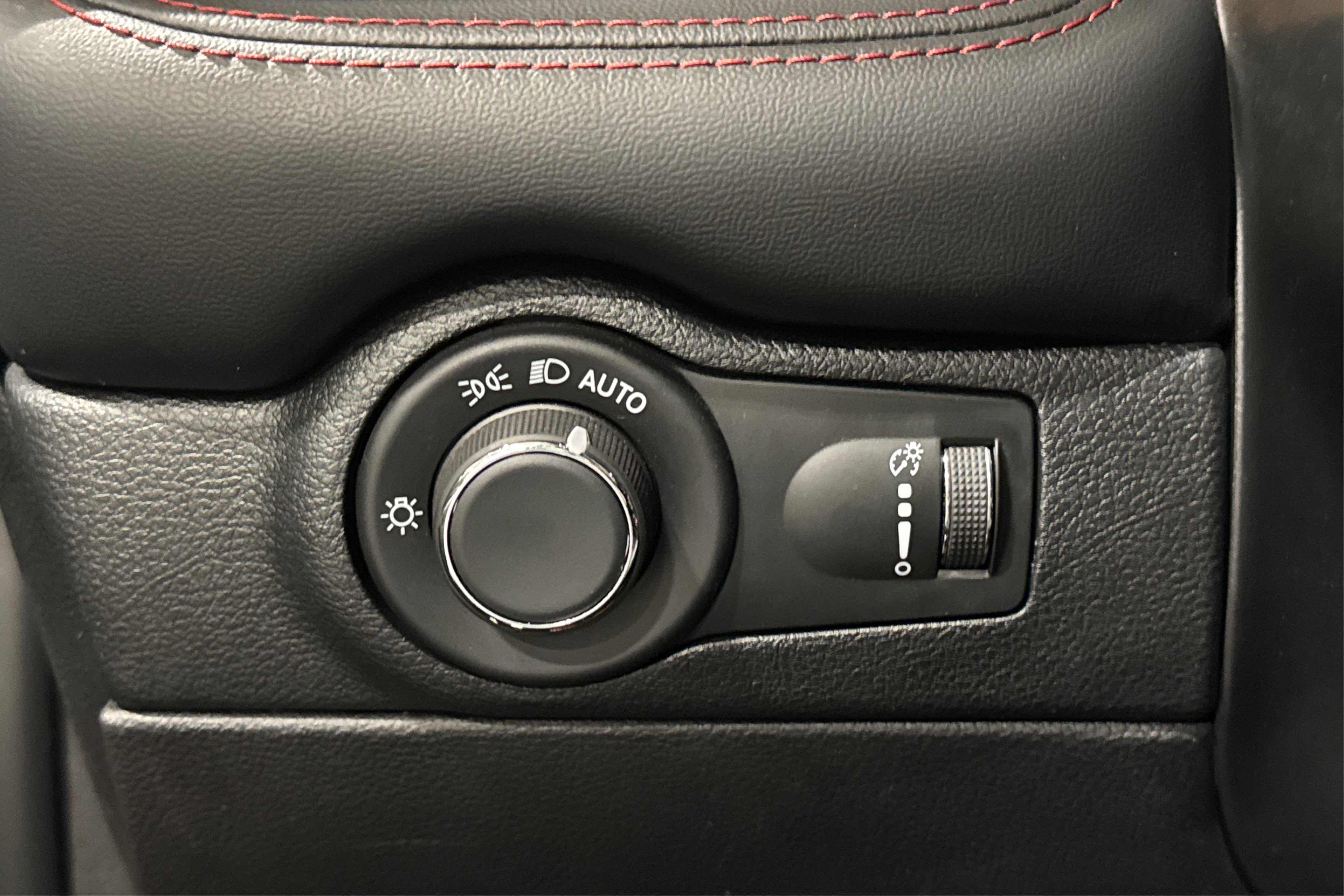 Used 2025 Dodge Durango R/T AWD/4WD image 21