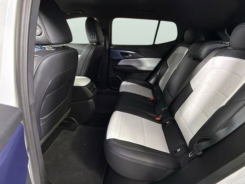 Certified 2025 Chevrolet Equinox EV LT FWD image 23