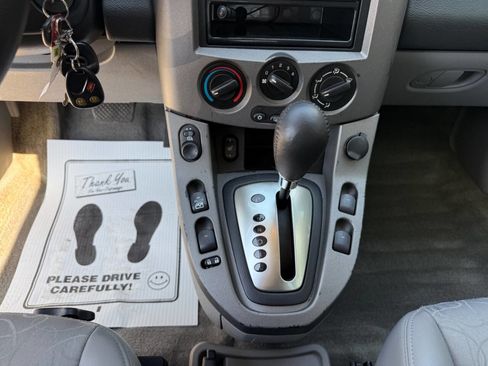 Used 2005 Saturn Vue AWD V6 w/ Comfort Pkg image 16