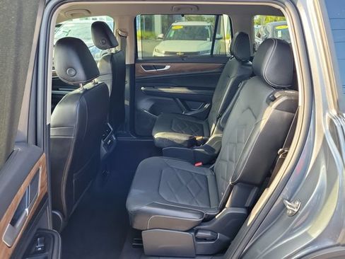 Certified 2024 Volkswagen Atlas SE FWD image 11