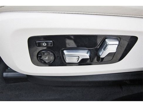 Used 2022 BMW X7 M50i w/ Luxury Seating Package image 30