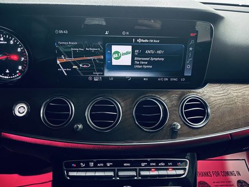 Used 2017 Mercedes-Benz E 300 4MATIC image 30