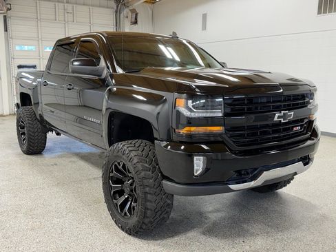 Used 2018 Chevrolet Silverado 1500 LT w/ All Star Edition AWD/4WD image 6