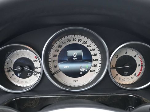 Used 2014 Mercedes-Benz E 250 BlueTEC Sedan image 4