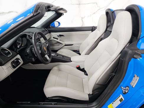 Used 2024 Porsche 718 Boxster RWD image 30