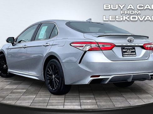 Used 2020 Toyota Camry SE image 2