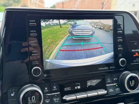 Used 2021 Toyota Highlander XLE image 24