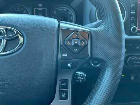 Used 2021 Toyota Tacoma TRD Off-Road w/ TRD Premium Off Road Package AWD/4WD image 16