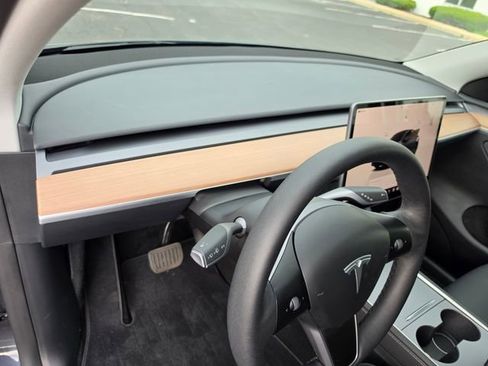 Used 2025 Tesla Model Y Long Range AWD/4WD image 19