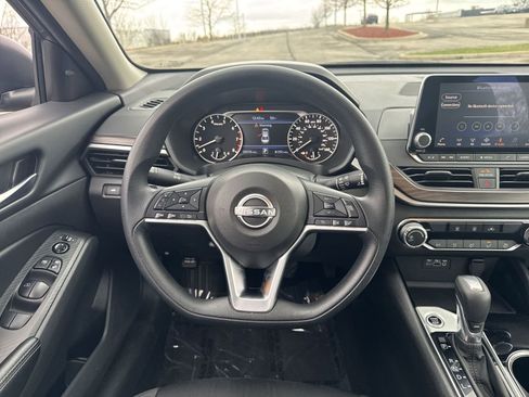 Used 2024 Nissan Altima 2.5 SV FWD image 18