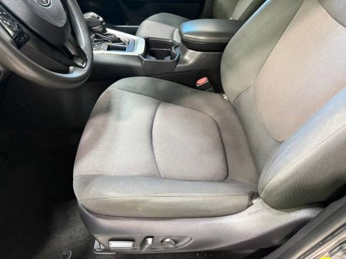 Used 2019 Toyota RAV4 XLE w/ Convenience Package FWD image 24