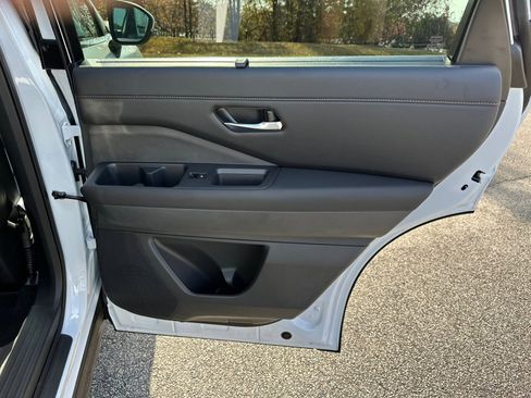 New 2025 Nissan Pathfinder SL w/ SL Premium Package image 17