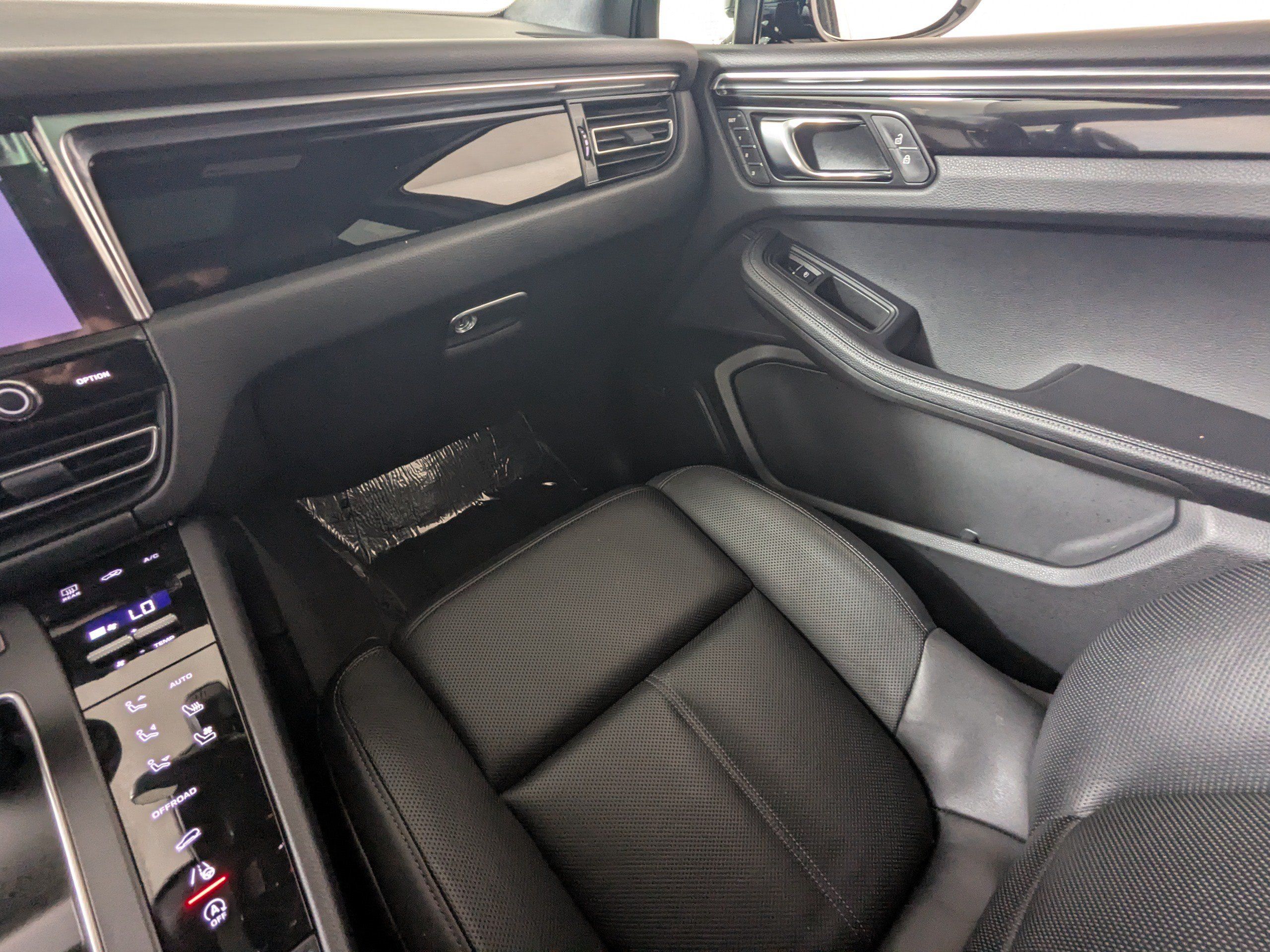 Used 2026 Porsche Macan AWD/4WD image 12