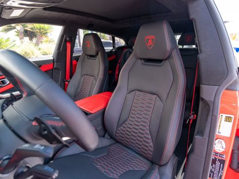 Used 2022 Lamborghini Urus AWD/4WD image 17
