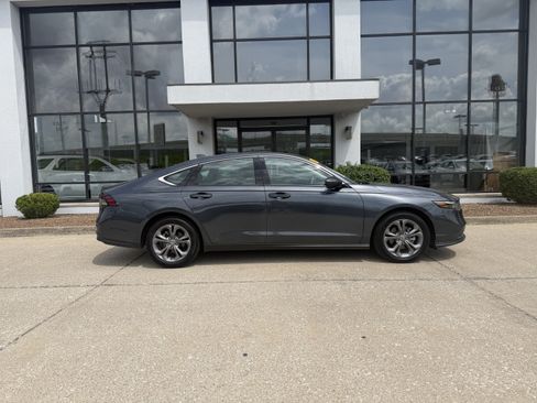 Used 2024 Honda Accord EX image 3