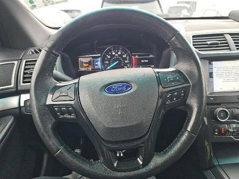 Used 2017 Ford Explorer XLT w/ Equipment Group 202A AWD/4WD image 9
