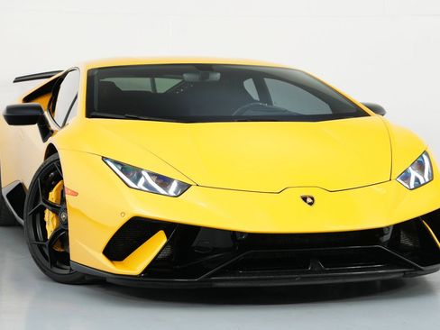 Used 2018 Lamborghini Huracan Performante image 4