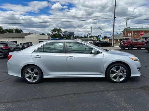 Used 2014 Toyota Camry SE FWD image 9