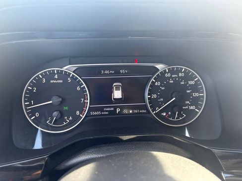 Used 2025 Nissan Pathfinder SV FWD image 10