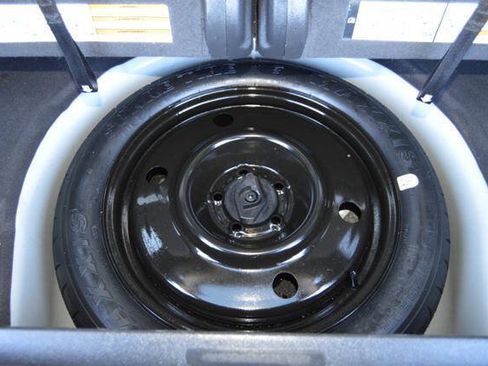 Used 2013 Ford Explorer XLT AWD/4WD image 38