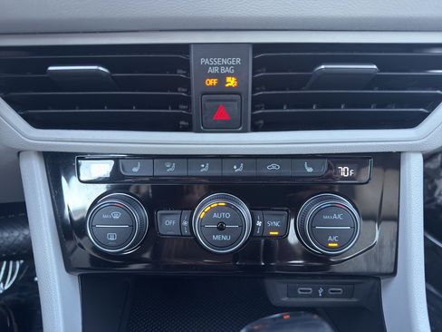 Used 2023 Volkswagen Jetta SE w/ Panoramic Sunroof Package image 21