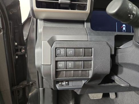 Used 2024 Toyota Tacoma TRD Off-Road image 29