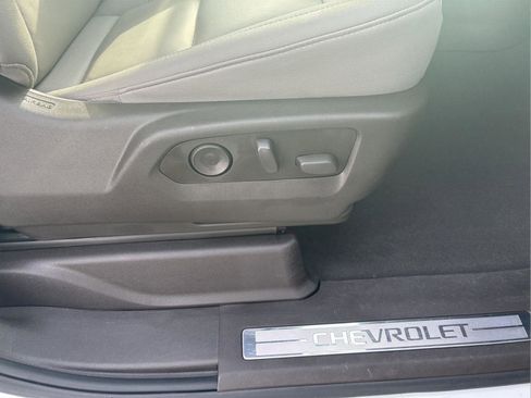 Used 2024 Chevrolet Suburban LT image 23