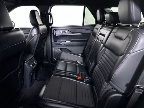 Used 2025 Ford Explorer ST-Line w/ ST-Line Street Pack AWD/4WD image 26