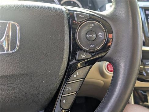 Used 2017 Honda Accord Touring image 12