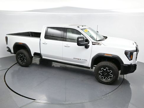 Used 2025 GMC Sierra 2500 AT4X image 42