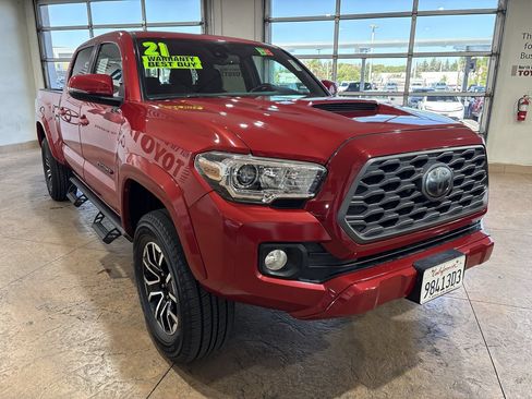 Used 2021 Toyota Tacoma TRD Sport w/ Technology Package AWD/4WD image 4