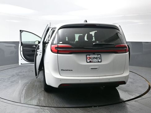 New 2026 Chrysler Pacifica Select image 45